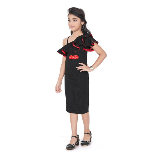 Girl's Knitted Soild Sleeve Less Off Shoulder Dress (Black)